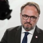 Часть жителей Европы этой зимой будет вынуждена выбирать между едой и отоплением, заявил еврокомиссар по энергетике Дан Йоргенсен