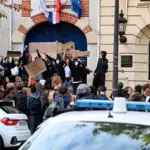 Во Франции на фоне протестов школьников закрыли почти 200 учебных заведений